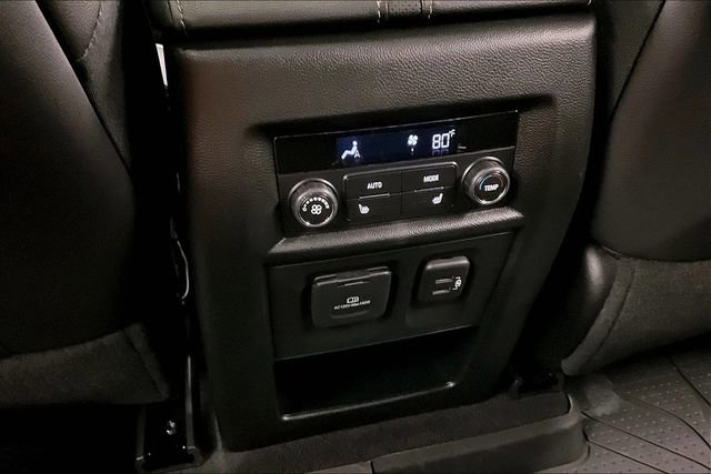 Used 2023 Chevrolet Traverse Premier image 34