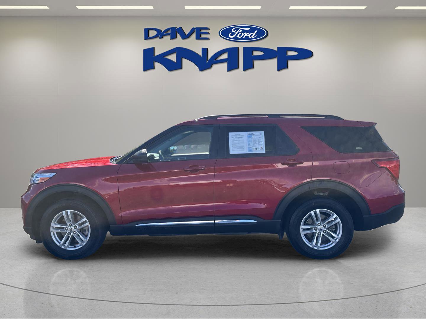 Used 2023 Ford Explorer XLT w/ Equipment Group 202A AWD/4WD image 4