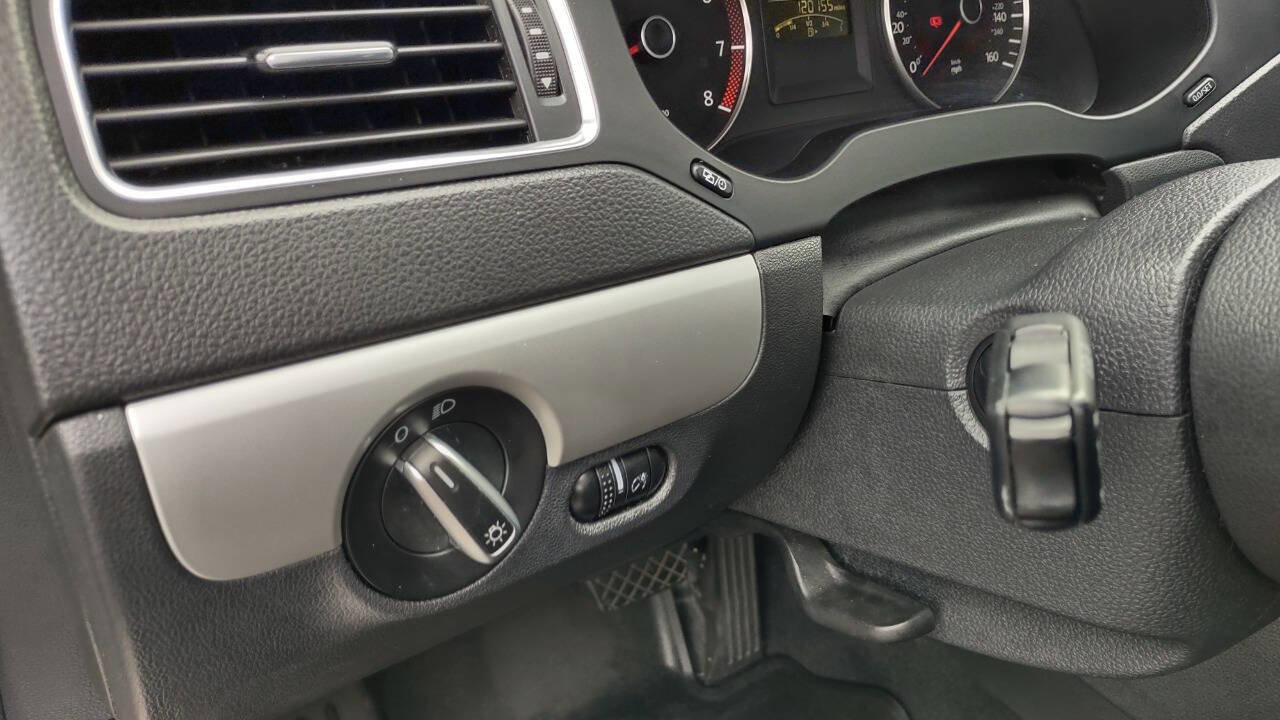 Used 2013 Volkswagen Jetta SE image 15