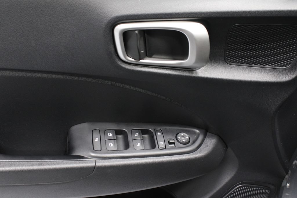 Certified 2024 Hyundai Venue SEL FWD image 23