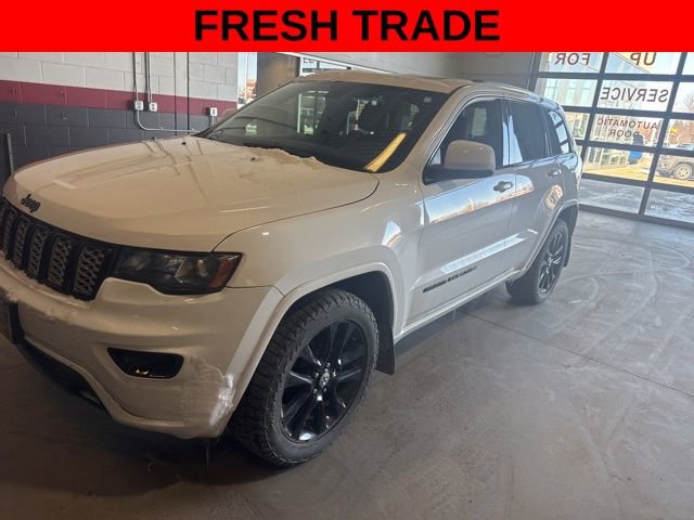 Used 2019 Jeep Grand Cherokee Altitude image 3