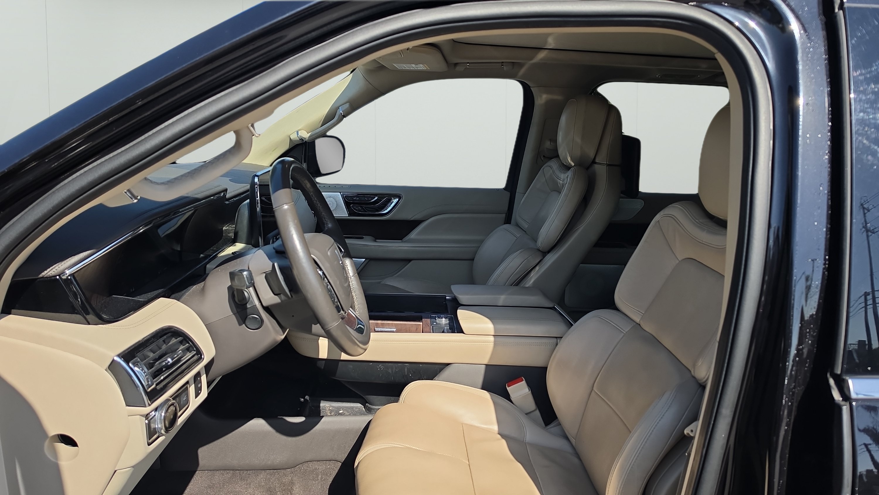 Used 2020 Lincoln Navigator L Reserve w/ Luxury Package AWD/4WD image 9