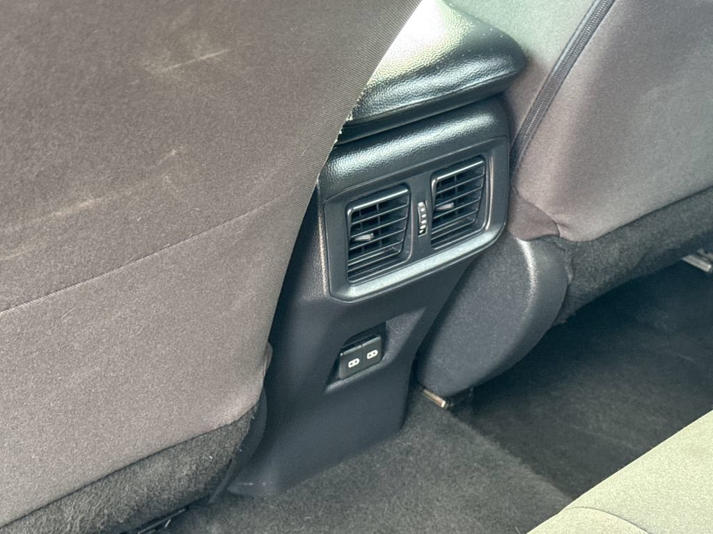 Used 2025 Toyota RAV4 XLE AWD/4WD image 37