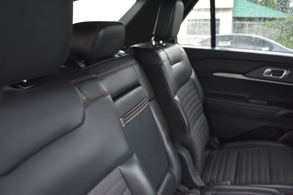 Used 2025 Ford Explorer ST-Line AWD/4WD image 28