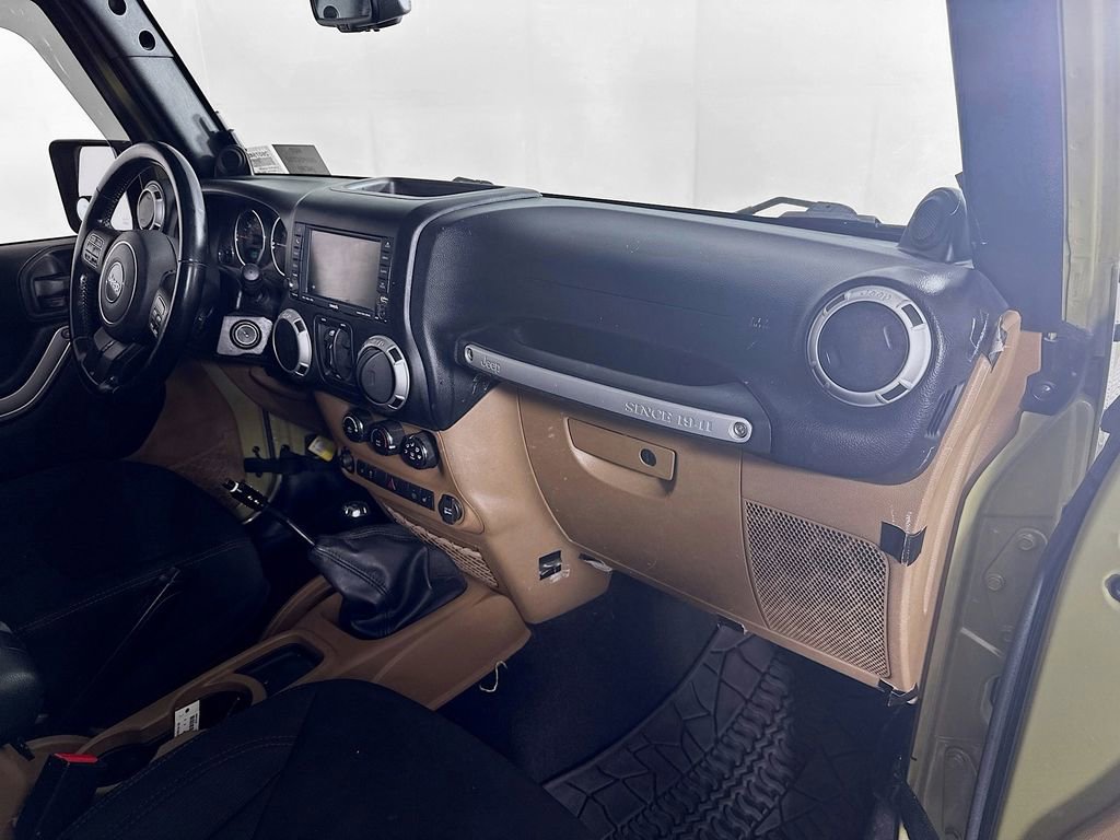 Used 2013 Jeep Wrangler Unlimited Rubicon w/ Connectivity Group image 30