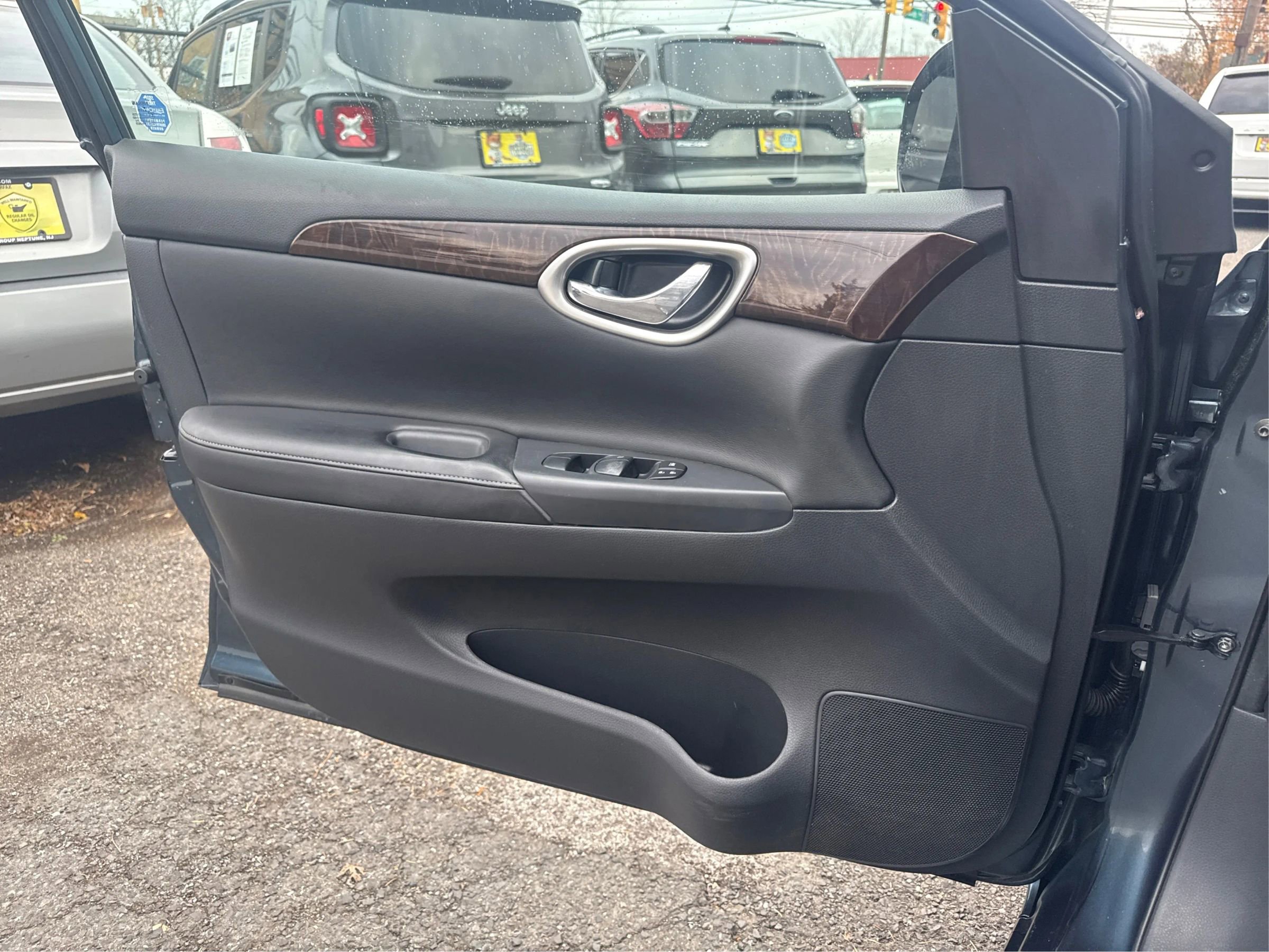 Used 2015 Nissan Sentra SL w/ Navigation Package image 21