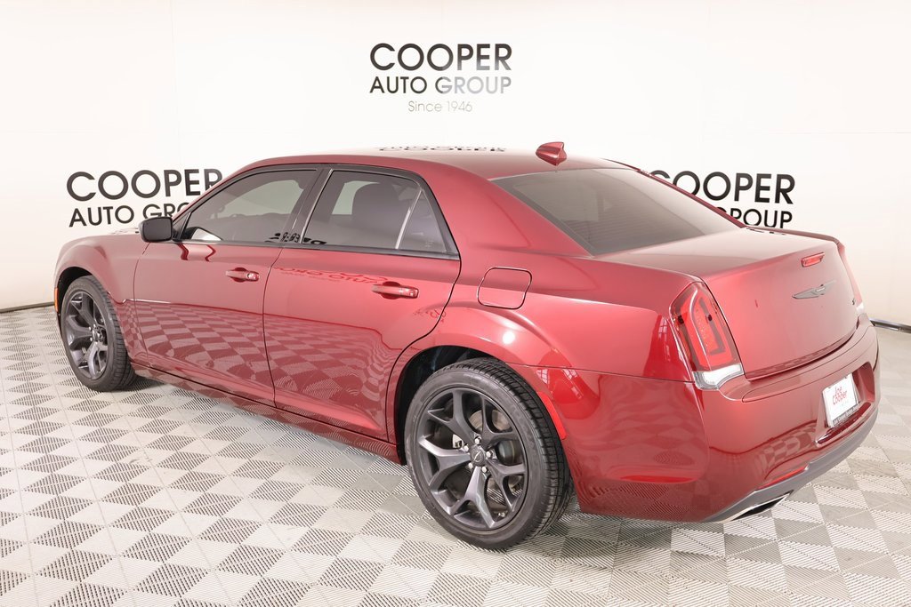 Used 2023 Chrysler 300 Touring w/ Sport Appearance Package image 21