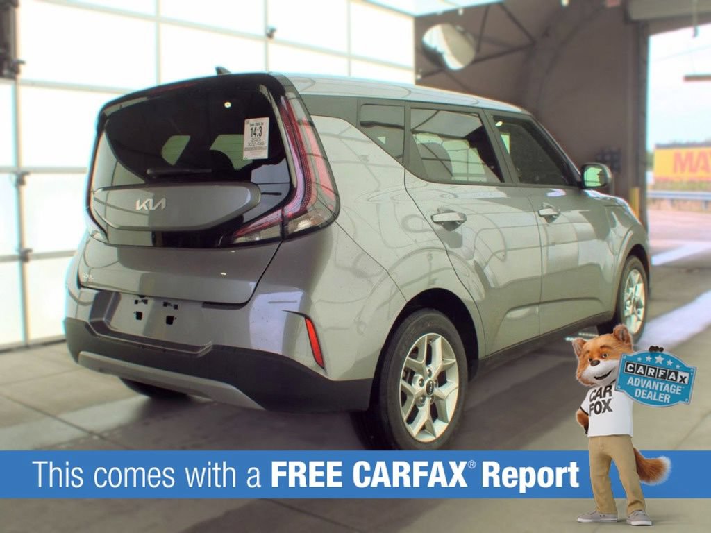 Used 2025 Kia Soul LX w/ LX Technology Package FWD image 2
