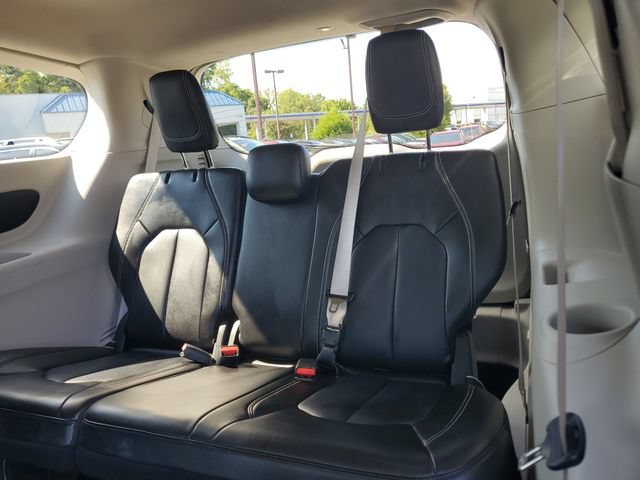 Used 2023 Chrysler Pacifica Touring-L FWD image 14