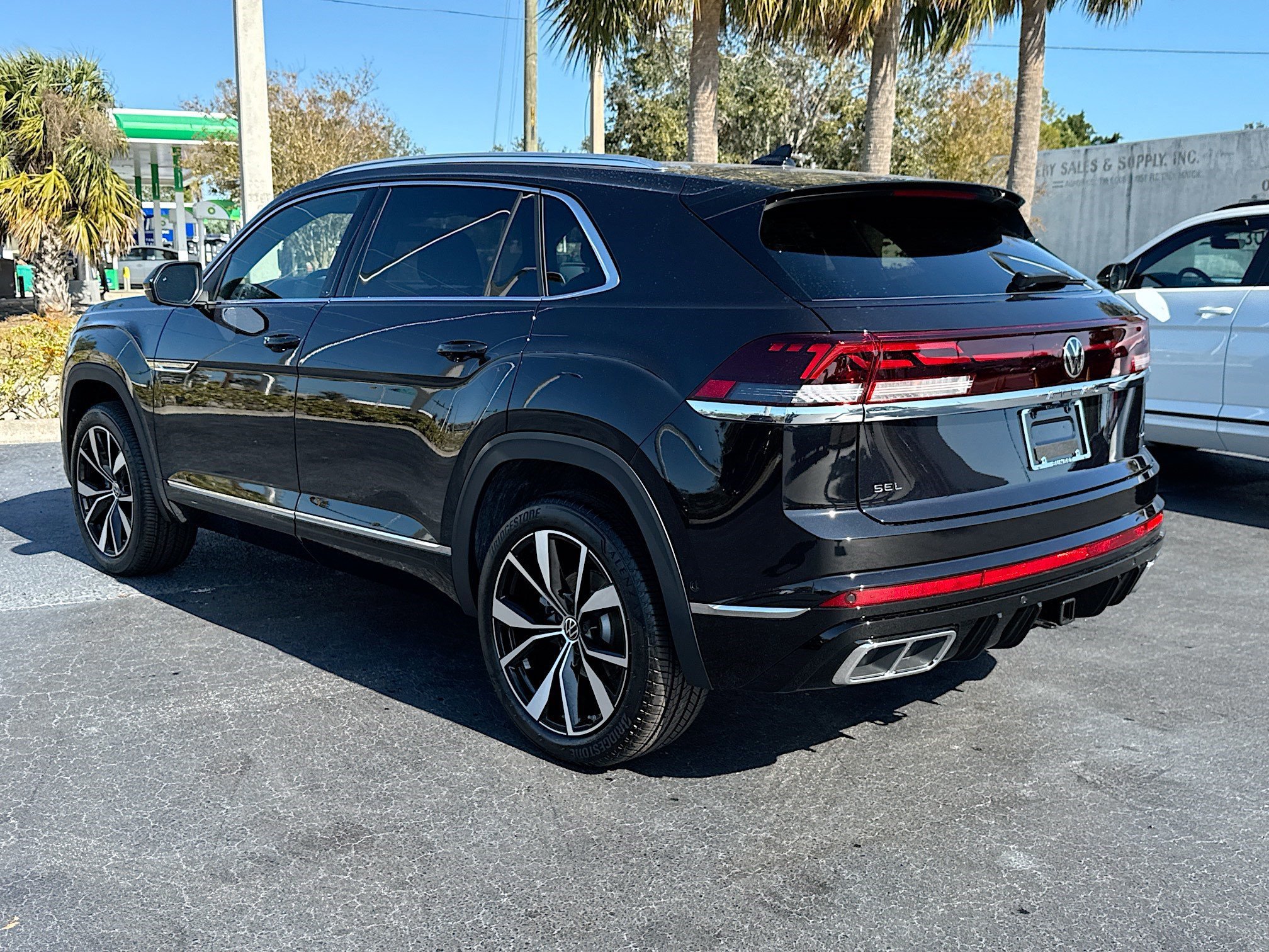 New 2025 Volkswagen Atlas Cross Sport SEL Premium R-Line image 4