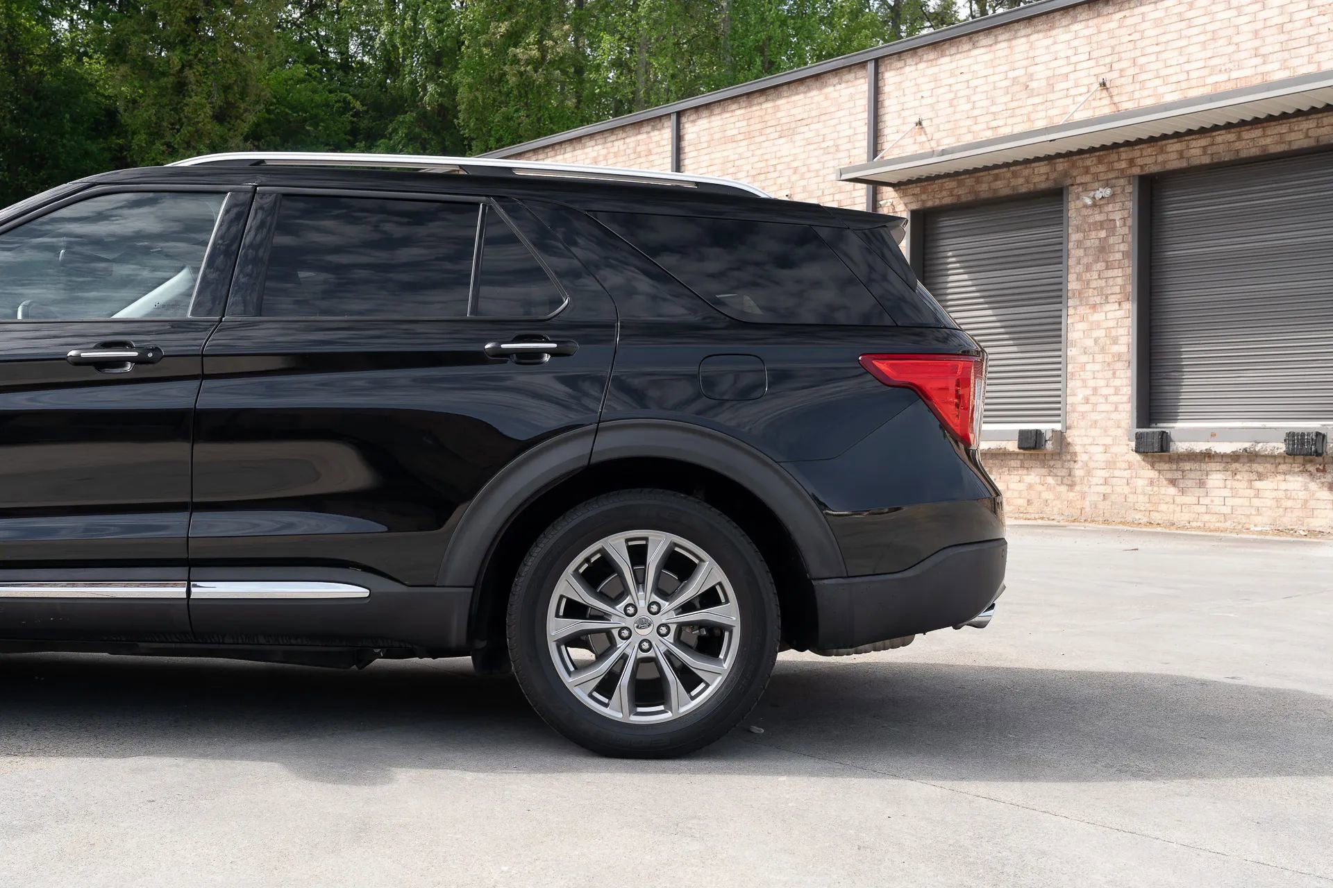 Used 2021 Ford Explorer Limited w/ Equipment Group 301A RWD image 5