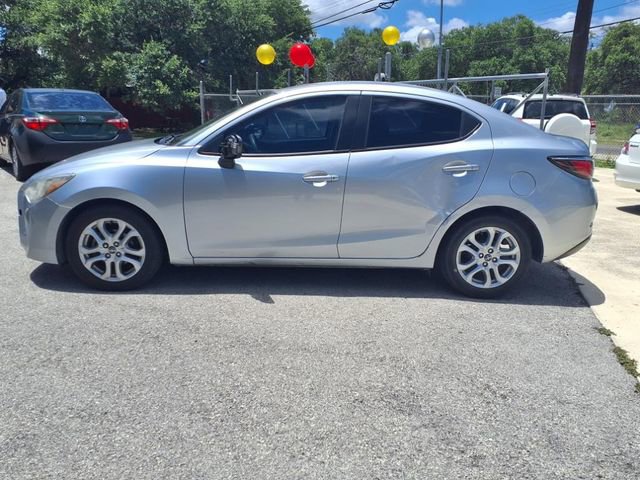 Used 2017 Toyota Yaris iA image 4