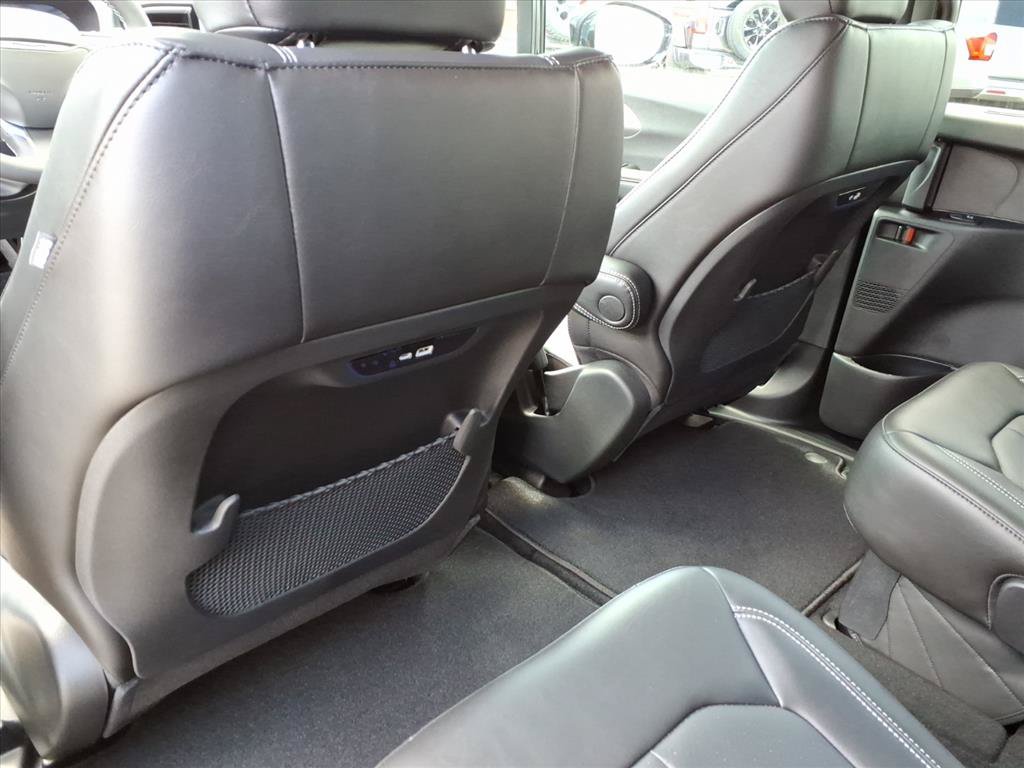 New 2027 Chrysler Pacifica Select AWD/4WD image 16