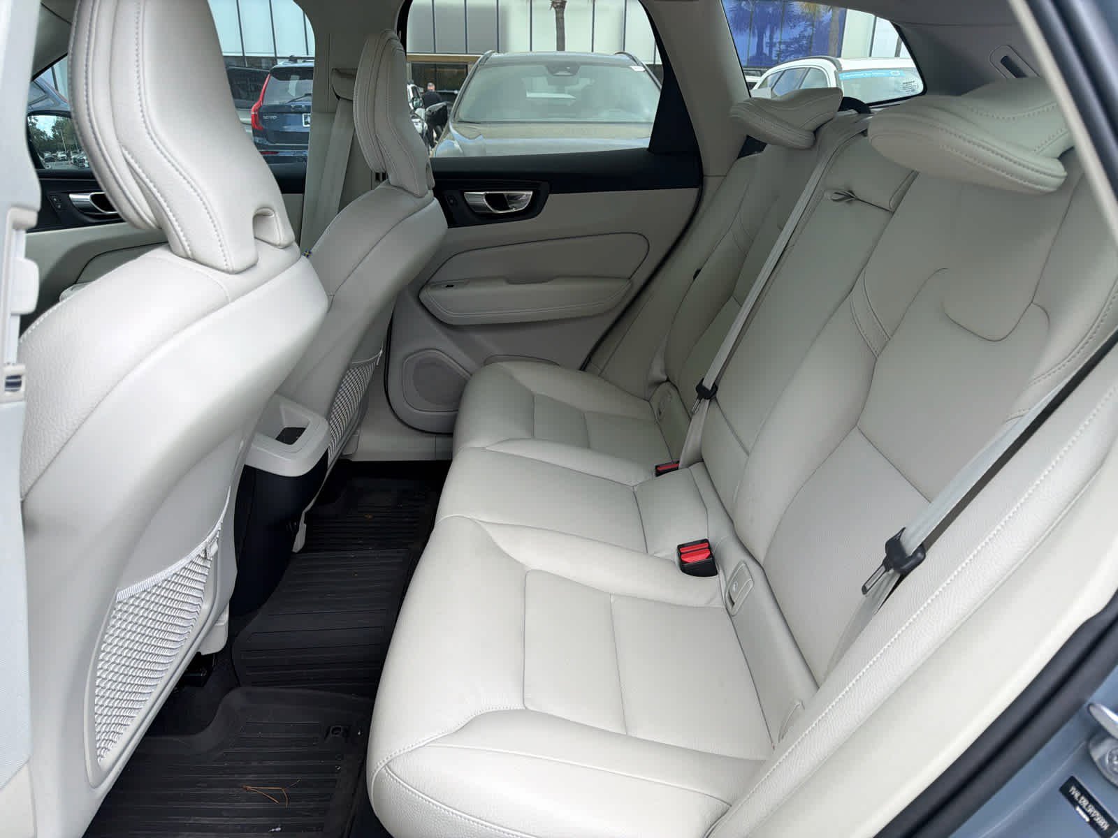 Used 2024 Volvo XC60 B5 Plus w/ Protection Package Premier image 23