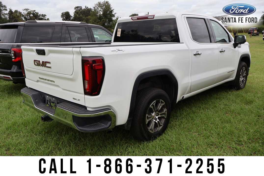 Used 2025 GMC Sierra 1500 SLT AWD/4WD image 3