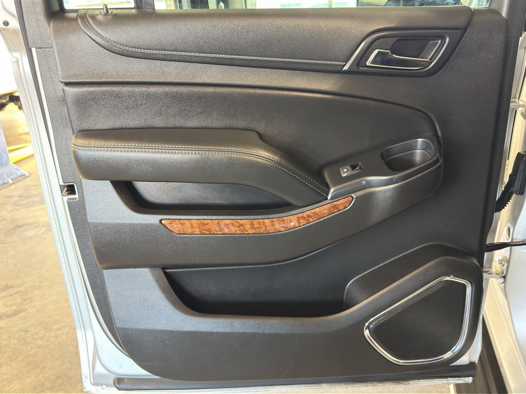 Used 2018 Chevrolet Suburban Premier AWD/4WD image 29