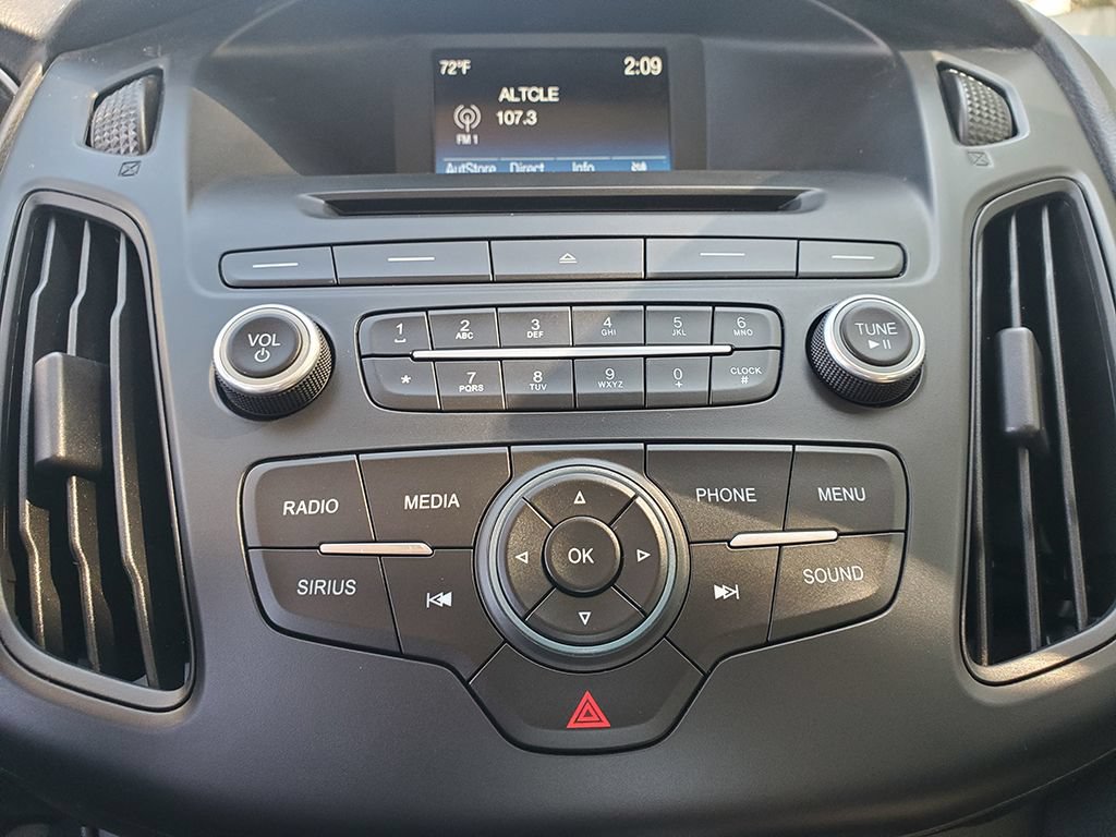 Used 2015 Ford Focus SE w/ SE Cold Weather Package FWD image 28