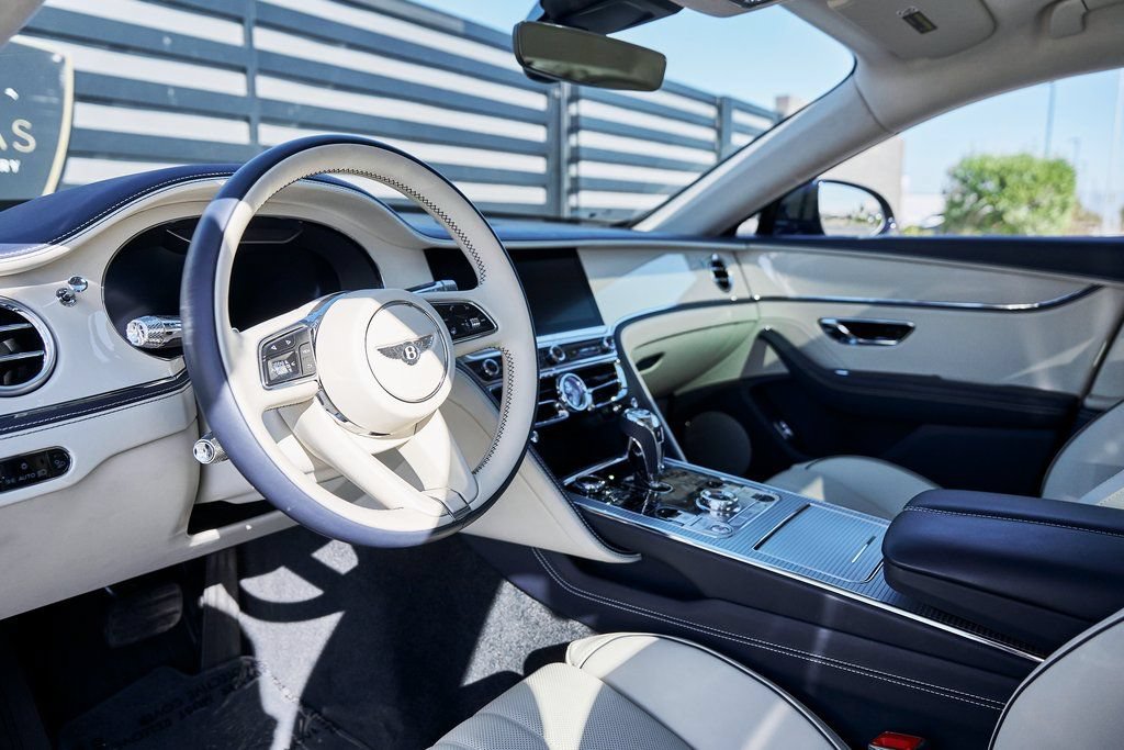 Used 2024 Bentley Flying Spur V8 AWD/4WD image 2