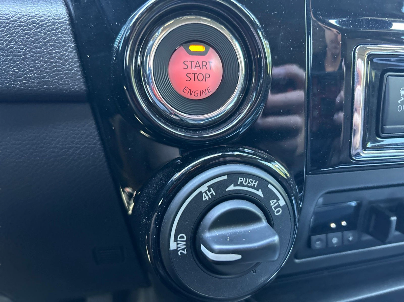 Used 2023 Nissan Titan Platinum Reserve w/ Moonroof Package AWD/4WD image 34