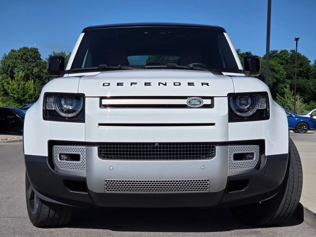 Used 2024 Land Rover Defender 110 SE AWD/4WD image 3