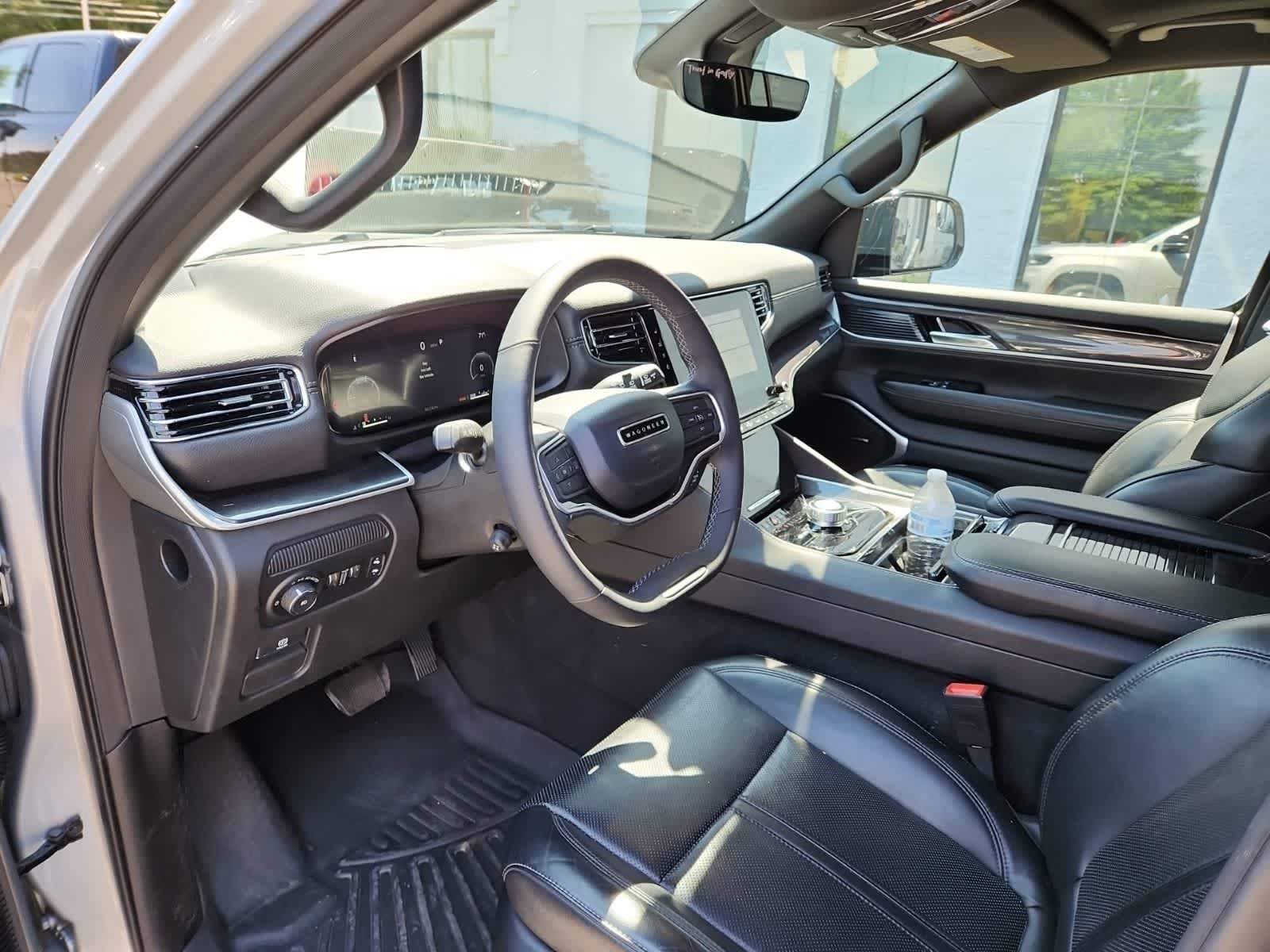 Used 2024 Jeep Wagoneer 4WD w/ Premium Group I image 13