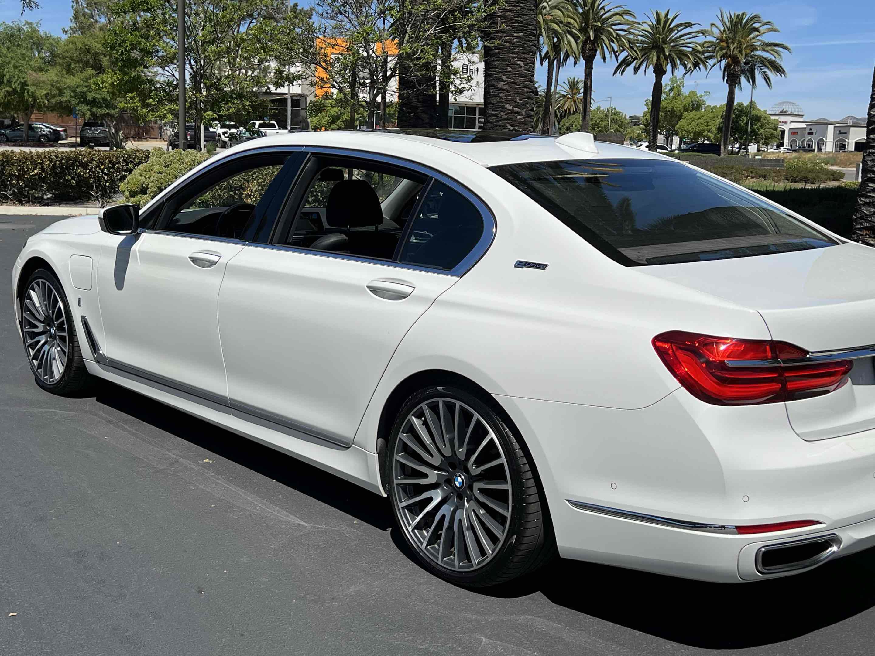 Used 2018 BMW 740e xDrive AWD/4WD image 59