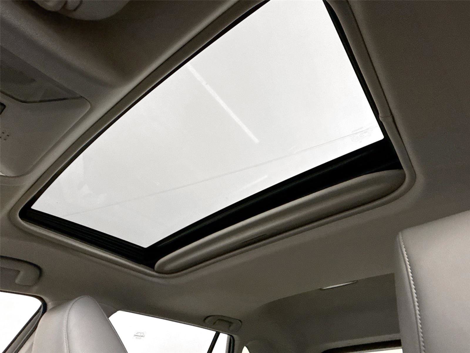 Used 2020 Toyota RAV4 XLE Premium FWD image 6