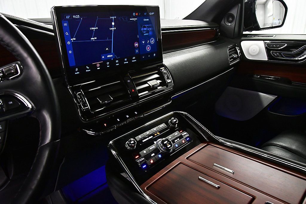 Used 2023 Lincoln Navigator Reserve image 21