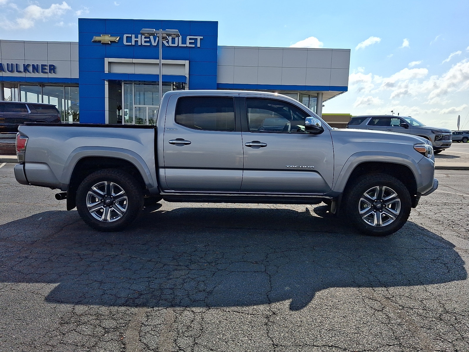 Used 2018 Toyota Tacoma Limited AWD/4WD image 7