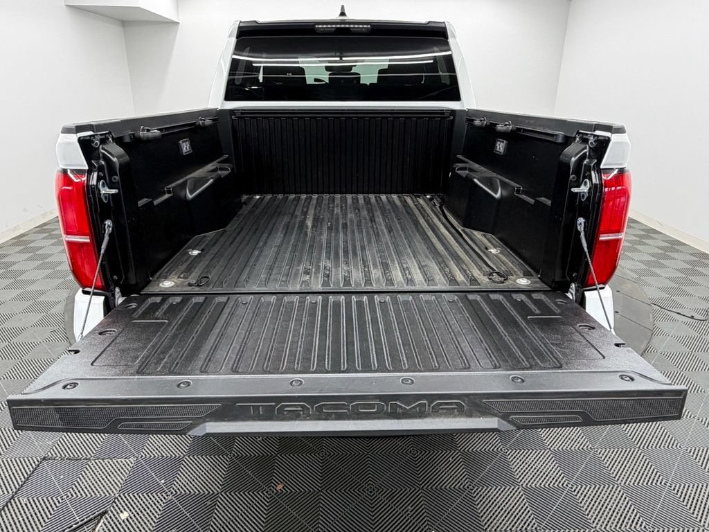 Used 2026 Toyota Tacoma SR5 AWD/4WD image 15
