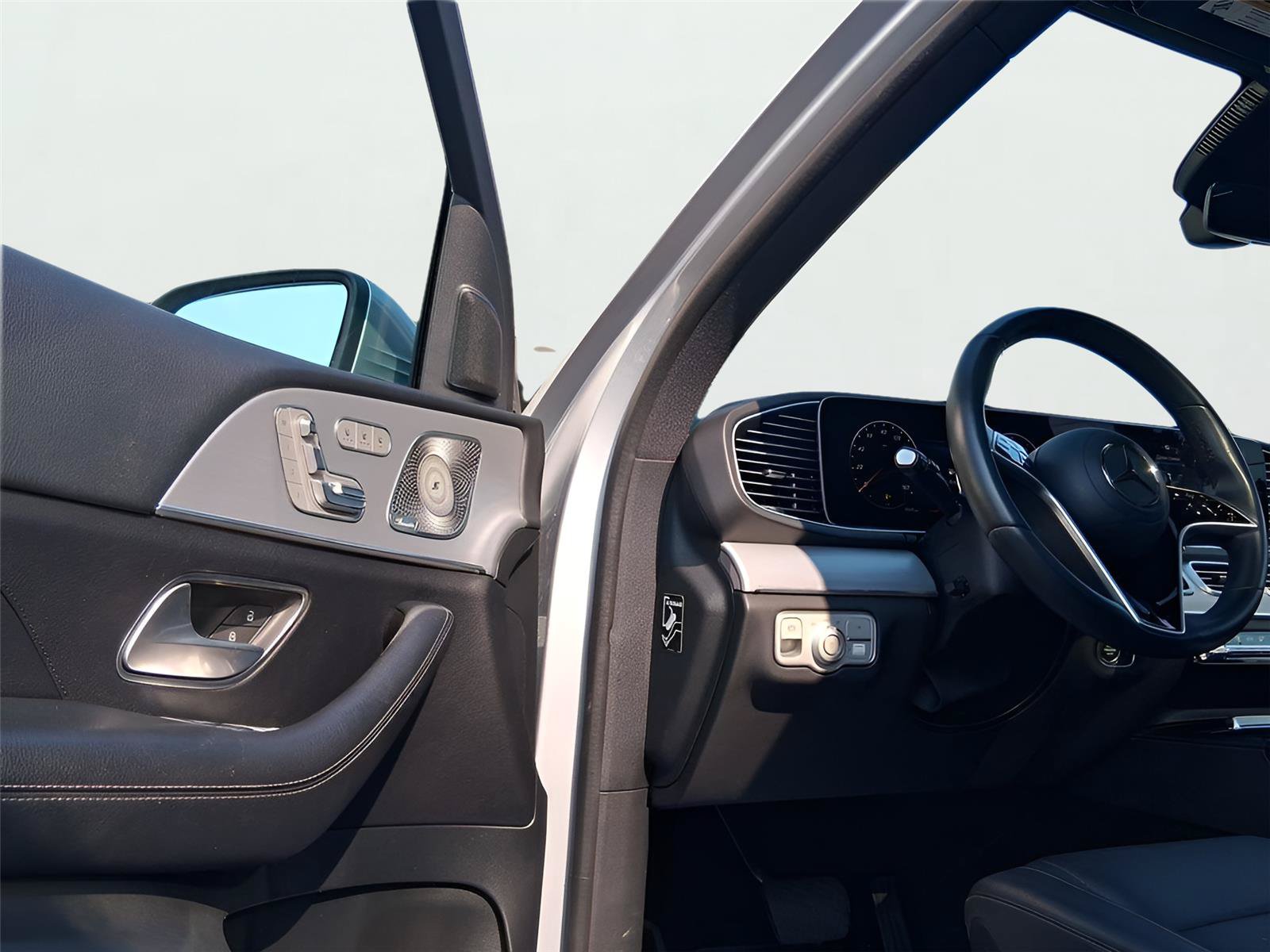 Used 2025 Mercedes-Benz GLE 350 4MATIC image 17