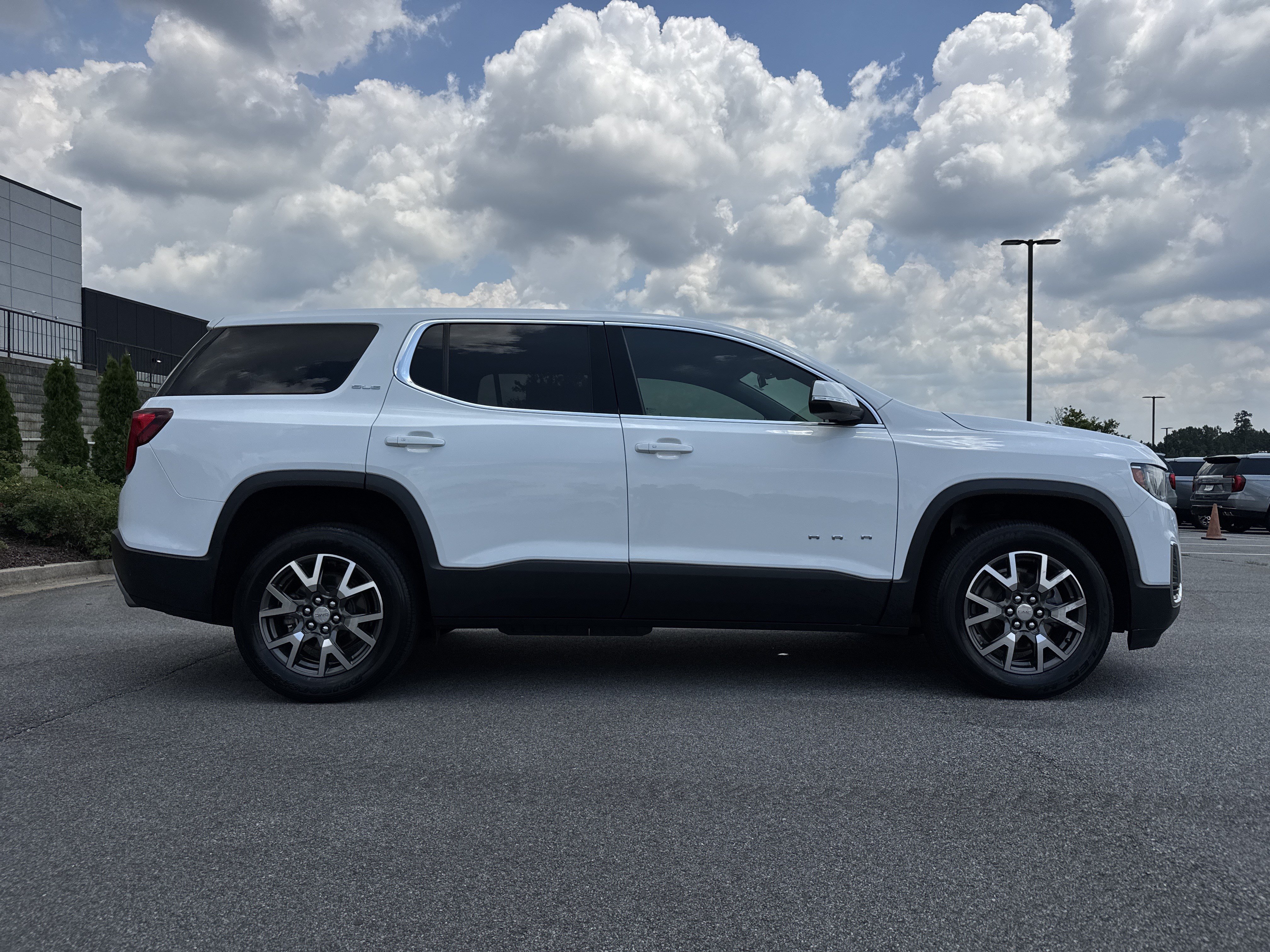 Used 2020 GMC Acadia SLE FWD image 11
