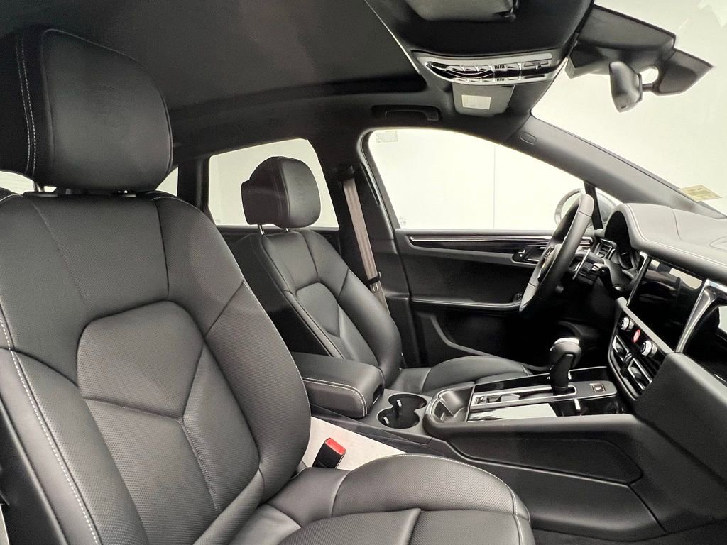 Used 2026 Porsche Macan image 18