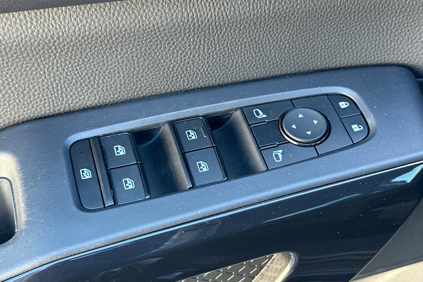 Certified 2024 Nissan Pathfinder SV image 12