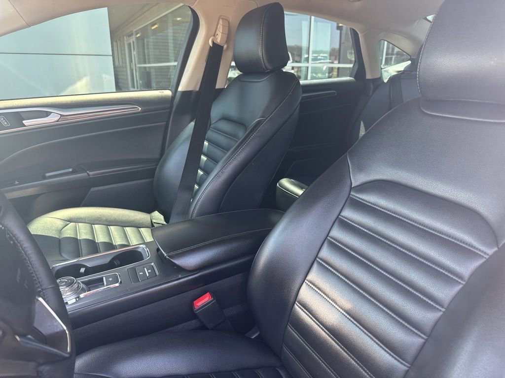 Used 2020 Ford Fusion SEL image 13