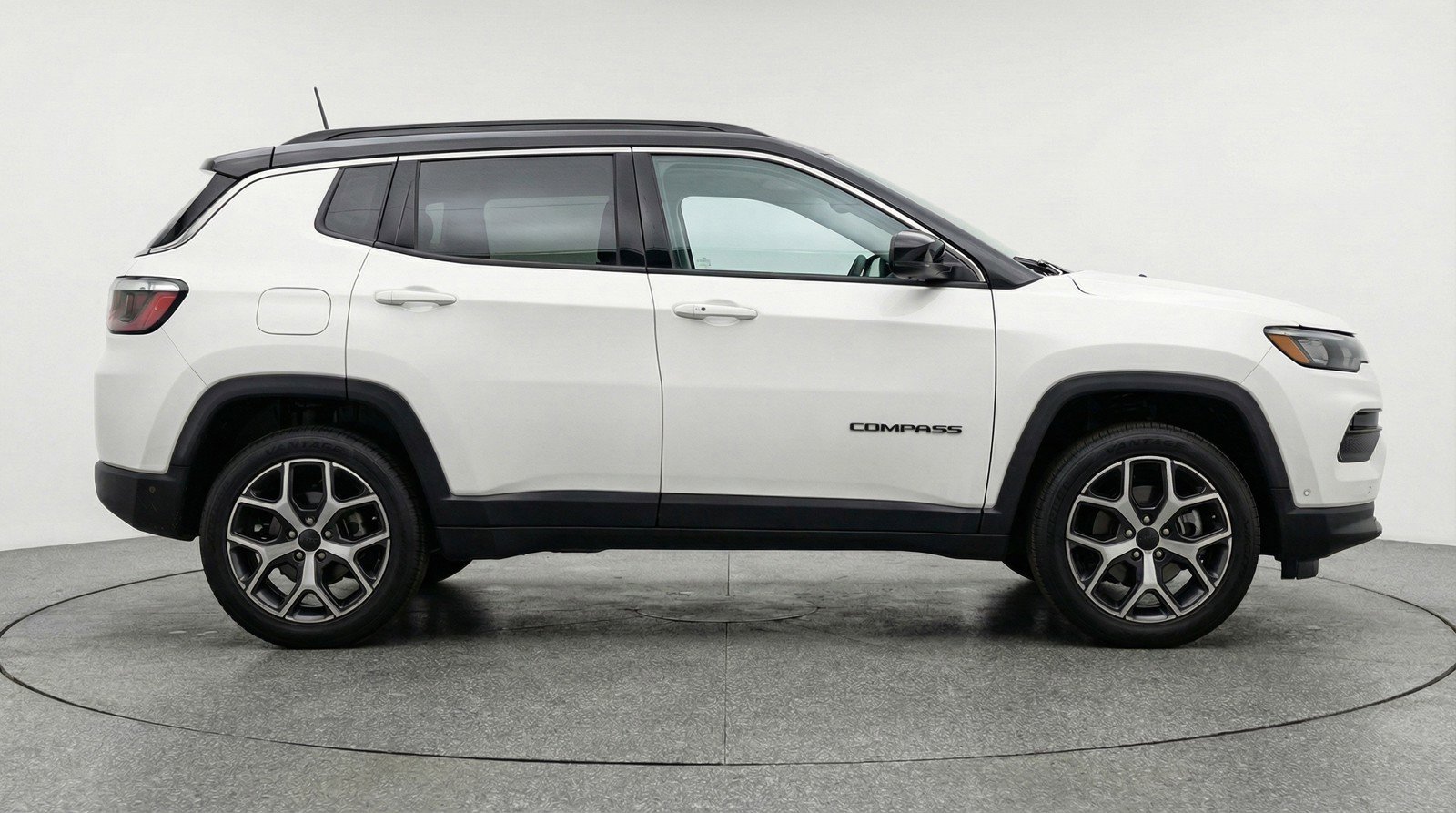 Used 2025 Jeep Compass Limited AWD/4WD image 11