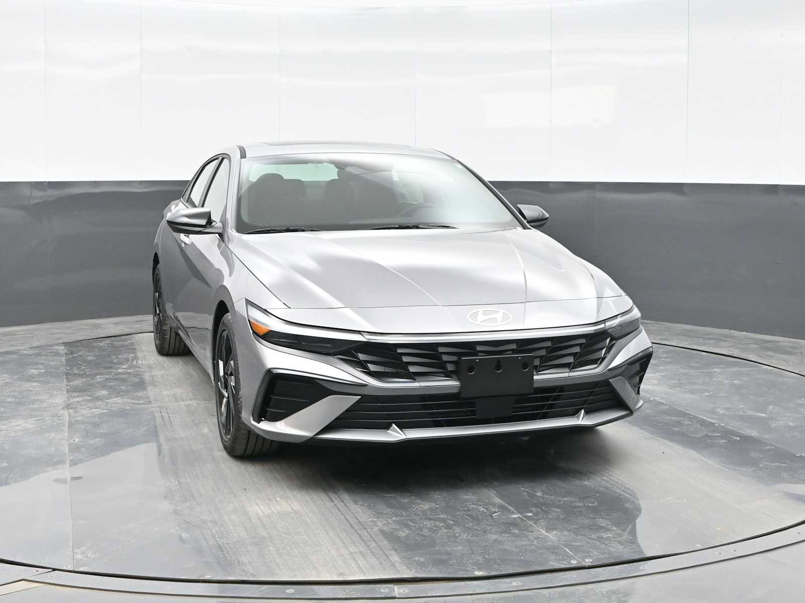 New 2026 Hyundai Elantra SEL Sport Premium image 2