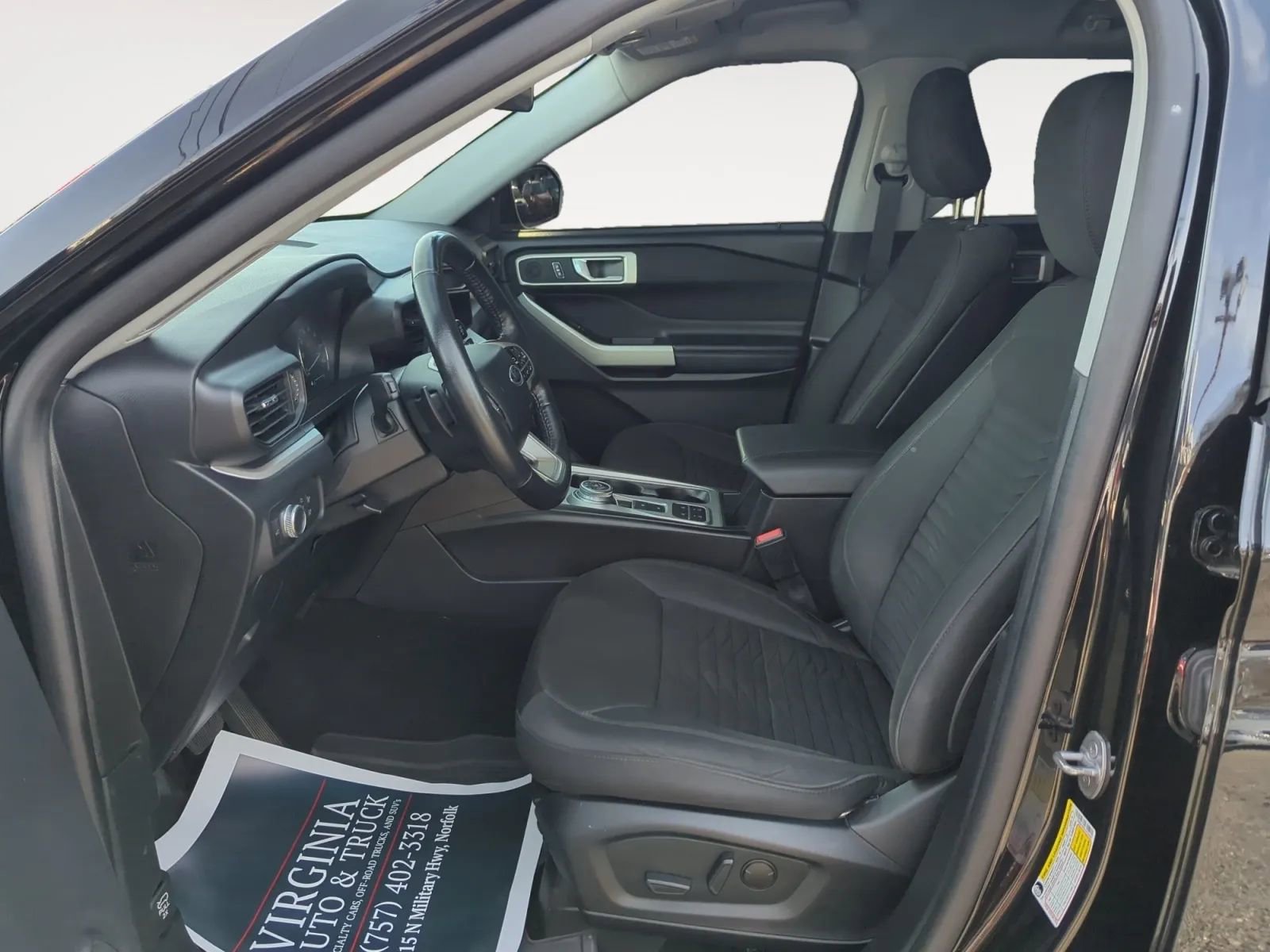 Used 2020 Ford Explorer XLT w/ Class III Trailer Tow Package image 13