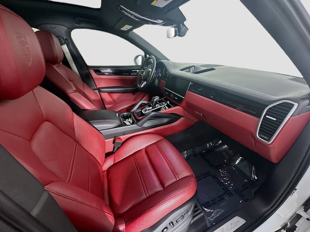 Certified 2023 Porsche Cayenne Platinum Edition image 29
