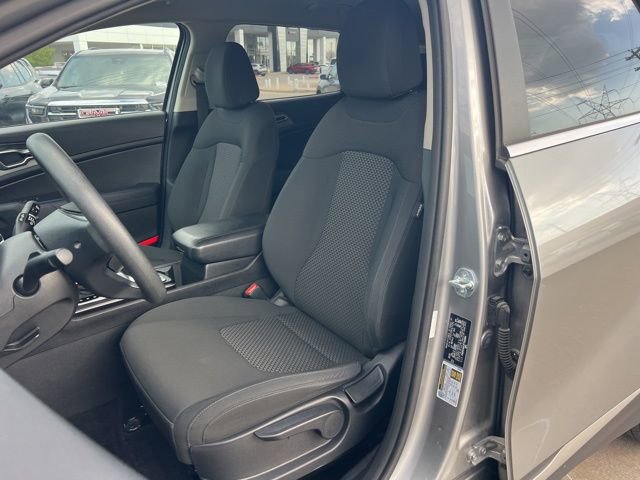 Used 2023 Kia Sportage LX image 6