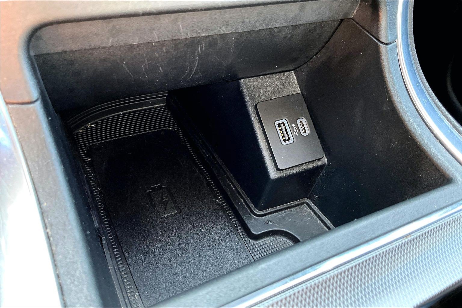 Used 2021 Ford Edge Titanium w/ Cargo Accessory Package AWD/4WD image 33