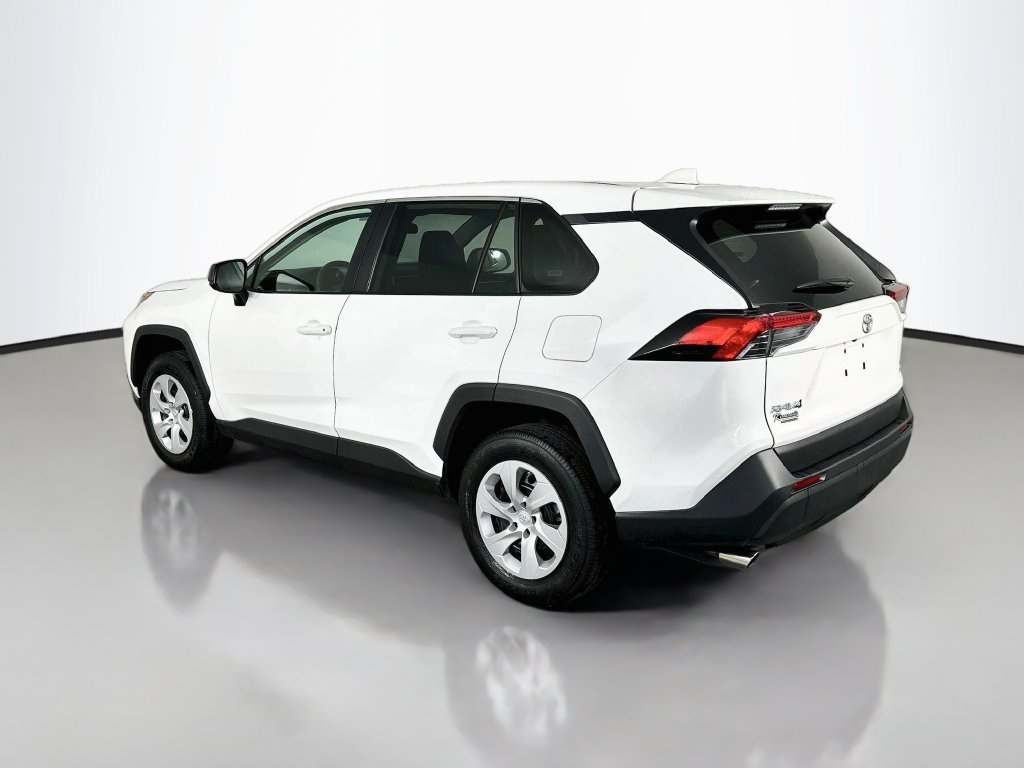 Used 2025 Toyota RAV4 LE AWD/4WD image 5