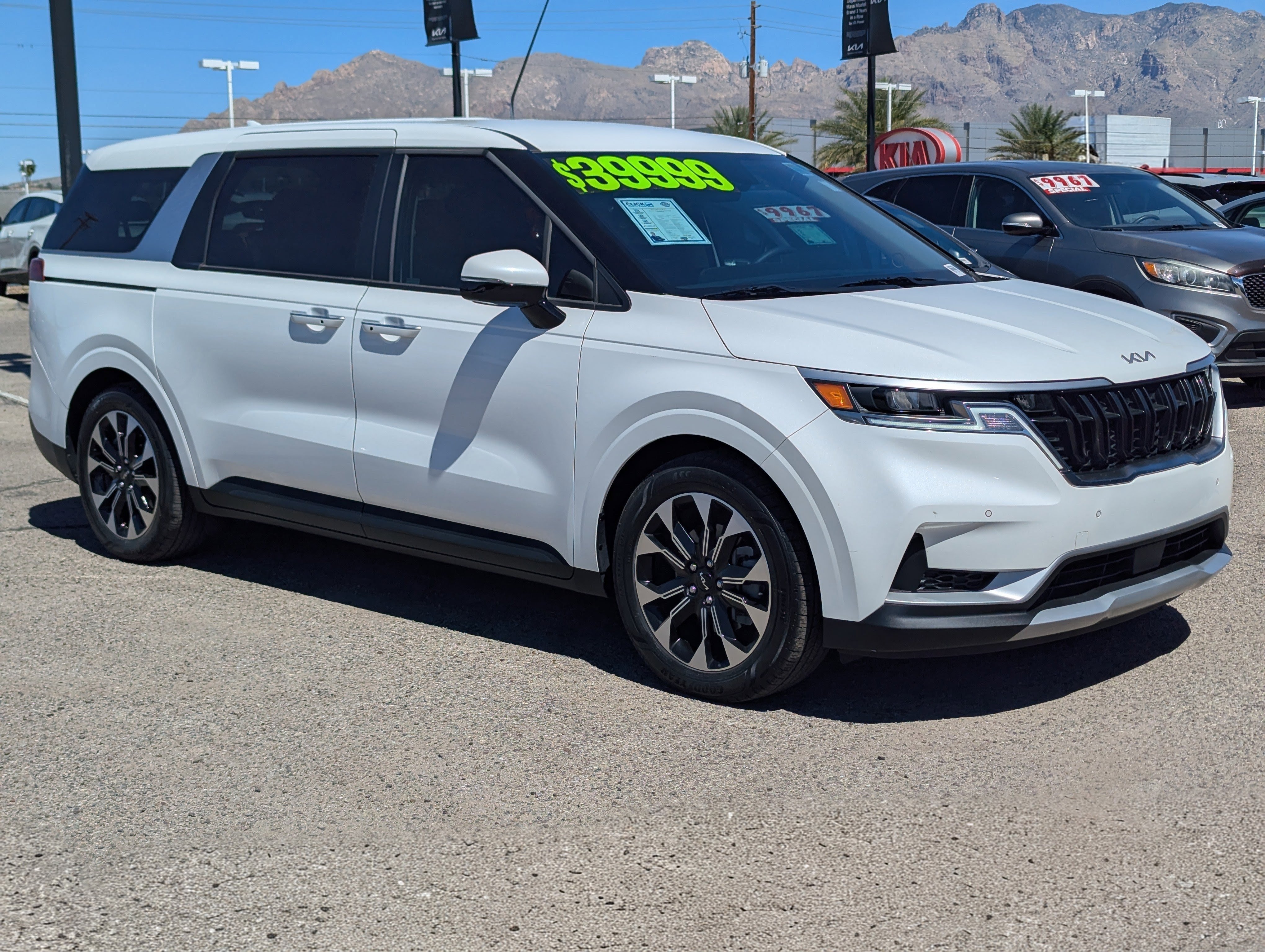 Certified 2024 Kia Carnival EX image 1