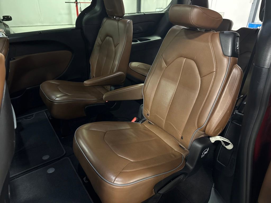 Used 2021 Chrysler Pacifica Limited w/ Uconnect Theater Family Group image 27