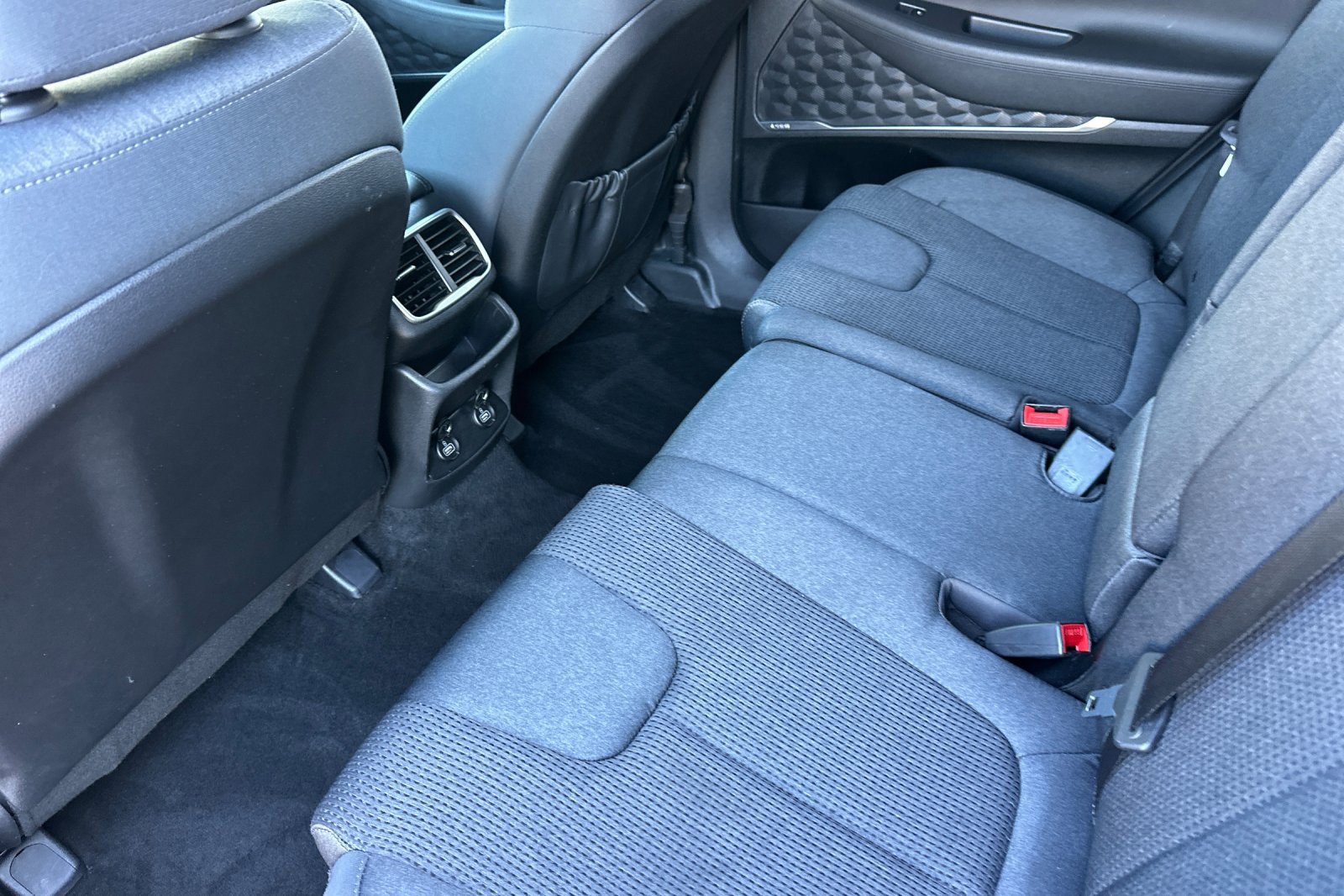 Used 2020 Hyundai Santa Fe SEL w/ Convenience Package image 13