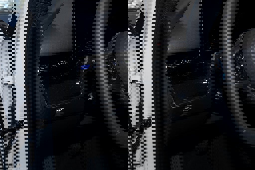 Used 2025 BMW 530i xDrive image 14