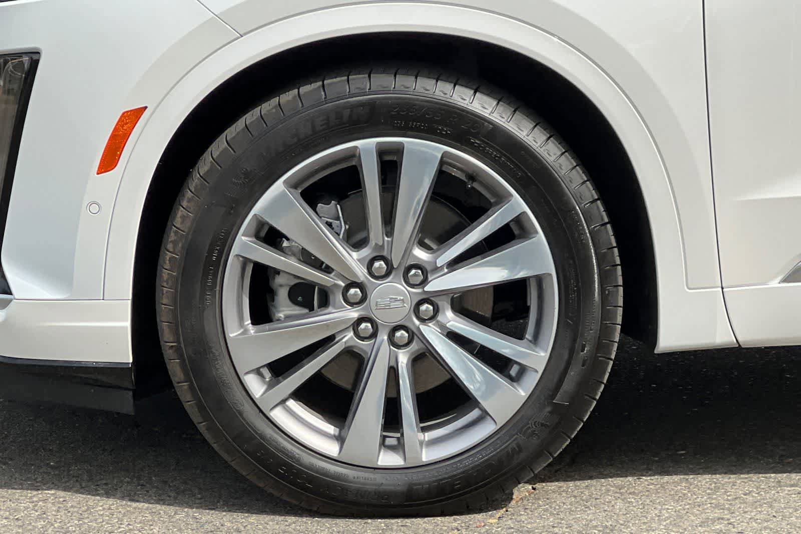 Used 2025 Cadillac XT6 Premium Luxury w/ Technology Package image 39