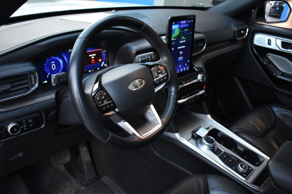 Used 2023 Ford Explorer Platinum w/ Technology Package AWD/4WD image 15