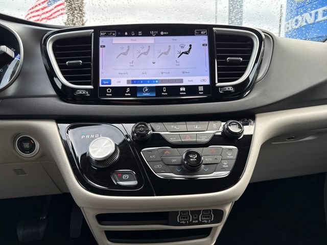 Used 2024 Chrysler Pacifica Touring-L image 24