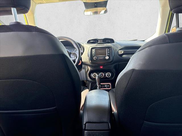 Used 2017 Jeep Renegade Altitude FWD image 19